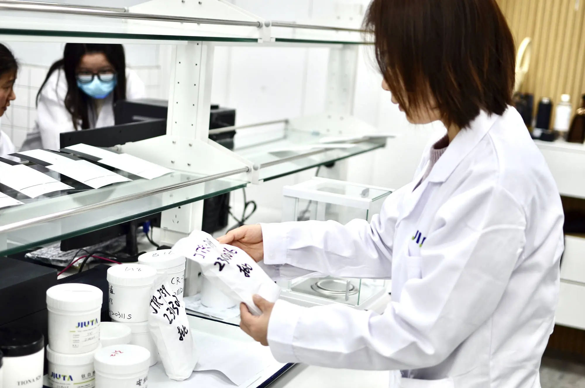 Jiuta titanium dioxide manufacturer laboratory